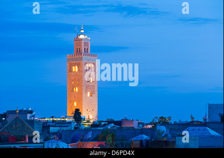 Minarett der Koutoubia-Moschee bei Nacht, Marrakesch, Marokko, Nordafrika, Afrika Stockfoto