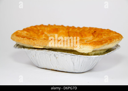 Ungekocht Shop gekauft Steak pie Stockfoto