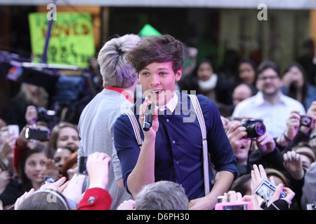 Niall Horan, führt Louis Tomlinson von One Direction auf 'Heute' als Teil der Toyota-Konzertreihe am Rockefeller Center Stockfoto