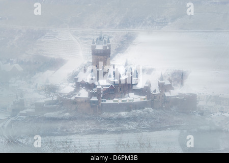 Burg Cochem und die Mosel im Winter, Cochem, Rheinland-Pfalz (Rheinland-Pfalz), Deutschland, Europa Stockfoto