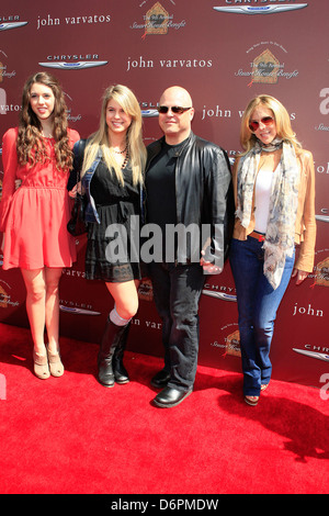 Michael Chiklis, Frau Michelle, Töchter Herbst, Odessa am 9. jährliche John Varvatos Stuart Haus nutzen. West Hollywood Stockfoto