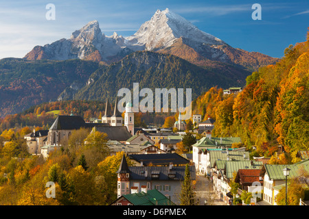 Blick über Berchtesgaden und den Watzmann Berg, Berchtesgaden, Bayern, Deutschland, Europa Stockfoto