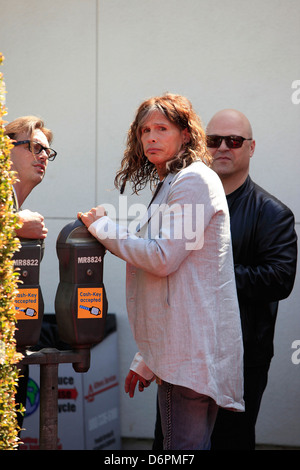 Michael Chiklis, Steven Tyler bei der 9. jährliche John Varvatos Stuart Haus nutzen. West Hollywood, Kalifornien - 11.03.12 Stockfoto