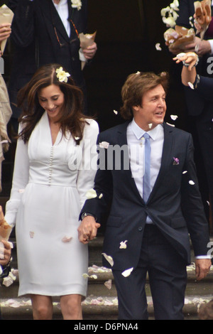 Sir Paul McCartney und Nancy Shevell Hochzeit von Sir Paul McCartney und Nancy Shevell stattfand in Marylebone Town Hall London, Stockfoto