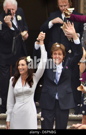 Sir Paul McCartney und Nancy Shevell Hochzeit von Sir Paul McCartney und Nancy Shevell stattfand in Marylebone Town Hall London, Stockfoto