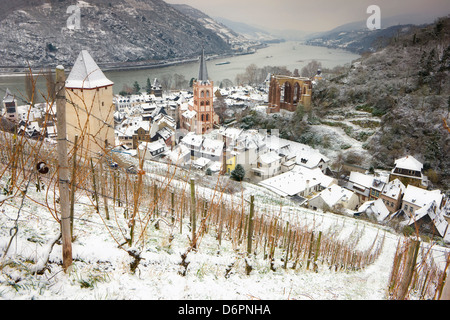 Überblick über Bacharach und dem Rhein im Winter, Rheinland-Pfalz (Rheinland-Pfalz), Deutschland, Europa Stockfoto