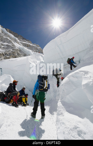 Asien, Nepal, Himalaya, Sagarmatha Nationalpark, Solu Khumbu-Everest-Region, Unesco, Kletterer im Khumbu-Eisbruch Mt. Everest Stockfoto