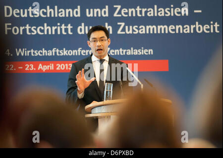 Berlin, Deutschland. 22. April 2013. Bundeswirtschaftsminister Philipp Roesler spricht auf der Zentralasien Economics Conference in Berlin, Deutschland, 22. April 2013. Foto: MAURIZIO GAMBARINI/Dpa/Alamy Live News Stockfoto