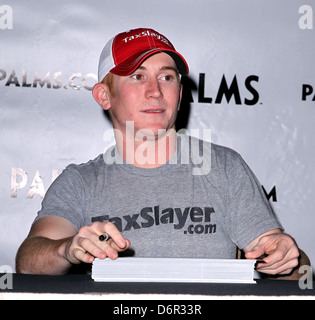 Cole Whitt Palms Casino Resort begrüßt Nascar Sterne Danica Patrick und Cole Whitt Nascar Wochenende Las Autogramme Stockfoto