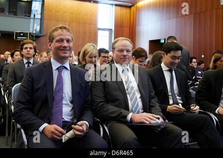 Deutschland, Berlin. 22. April 2013. Zentralasien Wirtschaftskonferenz des DIHK mit Beteiligung von Philipp Rösler (FDP), Bundesminister für Wirtschaft und Technologie, Bundes Ministerium für Entwicklung Dirk Niebel und Präsident der Handelskammer in Berlin, Dr. Eric Schweitzer im Haus der deutschen Wirtschaft in Berlin. Bildnachweis: Reynaldo Chaib Paganelli/Alamy Live-Nachrichten Stockfoto