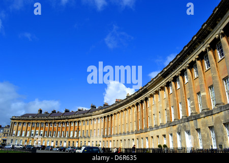 Royal Crescent, Bath England breiten flachen Winkel an einem sonnigen Tag Stockfoto