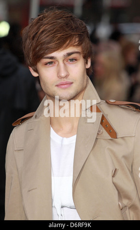 Ist Douglas Booth neue Teenieschwarm für 2012? Douglas Booth London Fashion Woche h/w 2011 - Burberry Prorsum - Ankünfte Stockfoto