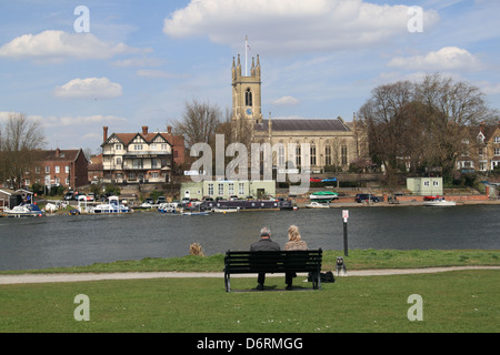 Bell Inn und Str. Marys Kirche, Hampton, East Molesey, Surrey, England, Großbritannien, Deutschland, UK, Europa Stockfoto