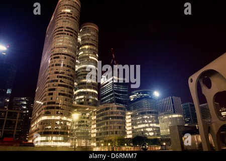 La Defense in Paris bei Nacht Stockfoto
