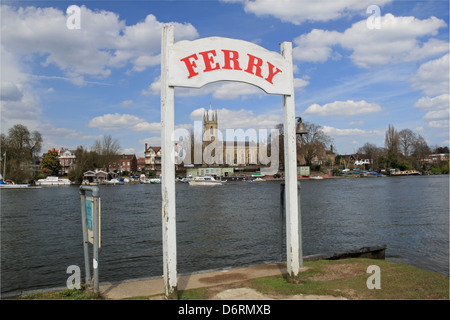 Ferry, Bell Inn und Str. Marys Kirche, Hampton, East Molesey, Surrey, England, Großbritannien, Deutschland, UK, Europa Stockfoto