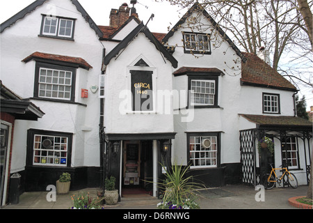 Der Bell 15. Jahrhundert Pub, Bell Road, East Molesey, Surrey, England, Großbritannien, Deutschland, UK, Europa Stockfoto