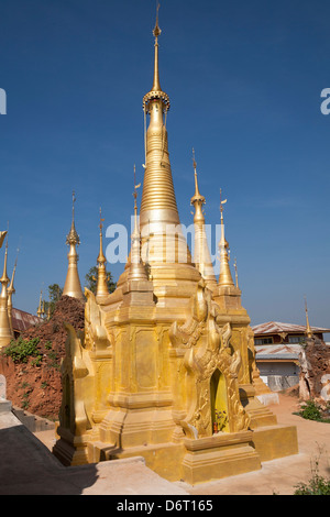 Eines der zahlreichen Stupas in Indein Pagode Shwe, Indein, Shan State in Myanmar (Burma) Stockfoto