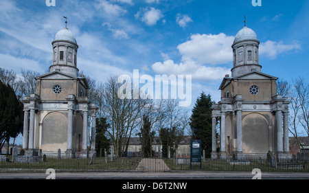 Mistley Towers ist alles, die was von der Kirche, entworfen von Robert Adams 1776 in Mistley Essex übrig ist Stockfoto