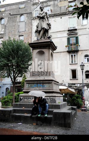 Piazza Bellini, Neapel, Italien. Bild von Paul Heyes, Samstag, 30. März 2013. Stockfoto