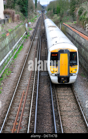 Maidstone, Kent, England, UK. Südost Bahn durch einen Schnitt in der Nähe von Stadtzentrum entfernt Stockfoto