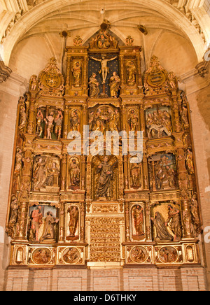 TOLEDO - März 8: Polychrome Hauptaltar der Kirche San Roman Stockfoto