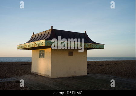 Sonnenlicht auf der Brighton Meer Speicher Hütte, Brighton, UK Stockfoto