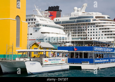 Kreuzfahrtschiffe in Prince George Wharf, Nassau, New Providence Island, Bahamas Stockfoto