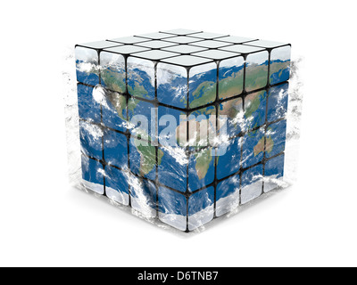 Konzept des Planeten Erde gemacht der Würfel mit Atmosphäre und Wolken, isoliert auf weißem Hintergrund. Elemente des Bildes von der NASA eingerichtet. Stockfoto