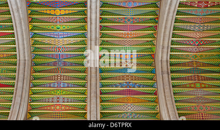 MADRID - März 10: Moderne Fresken aus der Decke von Santa Maria la Real De La Almudena-Kathedrale im 10. März 2013 in Spanien. Stockfoto