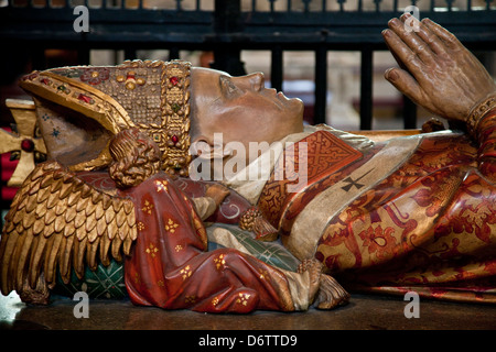 Hölzerne Statue von Henry Chichele (auch Checheley) Erzbischof von Canterbury Circa 1414, die Kathedrale von Canterbury, Canterbury, Kent, Großbritannien Stockfoto