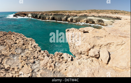 Zypern - Höhlen Meer in der Nähe von Agia Napa Stockfoto