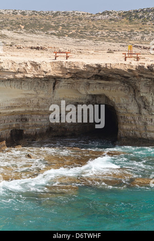 Zypern - Höhlen Meer in der Nähe von Agia Napa Stockfoto