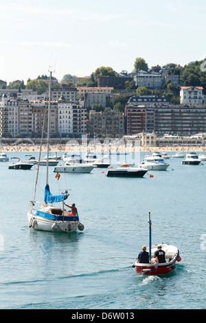 Boote, die Navigation in der Concha-Bucht, Donostia - San Sebastian, Baskenland Stockfoto