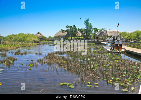 Luftkissenboot für Touristen in Amerika; USA; Florida; Everglades Nationalpark; Native Indian Seminole Village Stockfoto