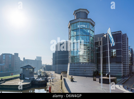 Das Royal Armouries Museum und Schleusen auf den Fluss Aire in Clarence Dock, Leeds, West Yorkshire, Großbritannien Stockfoto