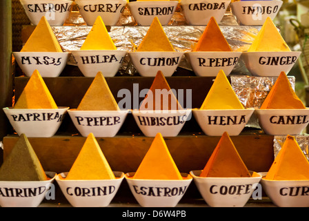 Farben und Gewürze auf den Souk. Assuan. Oberägypten Stockfoto