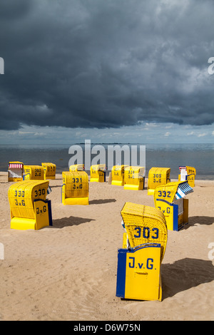 Cuxhaven, Deutschland, Strandkoerbe vor dem Wattenmeer bei Cuxhaven Stockfoto