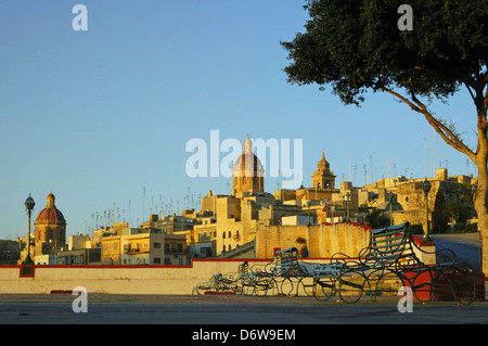 Skyline von Birgu auch durch seine Titel Citta Vittoriosa, eine alte befestigte Stadt auf der Südseite des Grand Harbour in der südöstlichen Region der Insel Malta bekannt. Stockfoto