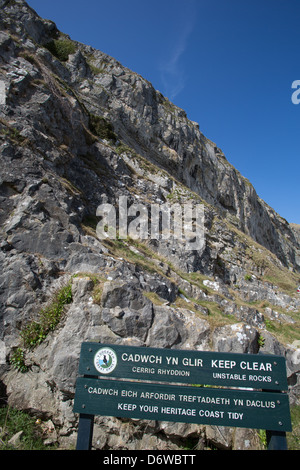 Die Stadt Llandudno, Wales. Warnzeichen auf der Nordseite des Great Orme. Stockfoto