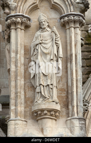 Äußere Bildhauerei an der Kathedrale von Salisbury, Wiltshire, England Stockfoto