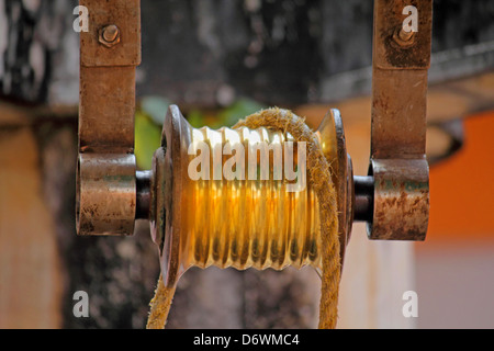 "Rahate", eine Riemenscheibe verwendet für das Zeichnen von Wasser aus einem Brunnen auf traditionelle Weise, Goa, Indien Stockfoto