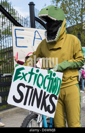 Dinosaurier gegen fossile Brennstoffe in Vancouver Earth Day Parade und Festival 2013 Stockfoto