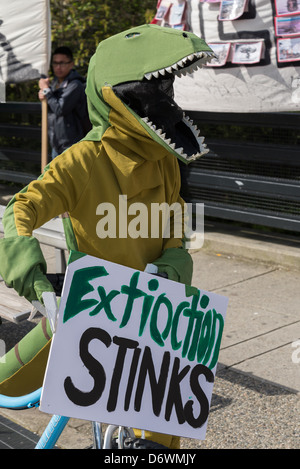 Dinosaurier gegen fossile Brennstoffe in Vancouver Earth Day Parade und Festival 2013 Stockfoto