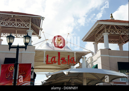 Eingang zum La Isla Shopping Village Mall in der Zona Hotelera, Cancun, Quintana Roo, Mexiko Stockfoto