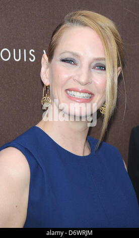 München, Deutschland. 23. April 2013. US-Schauspielerin Uma Thurman stellt bei der Eröffnung einer neuen Filiale der das französische Modelabel Louis Vuitton in München, 23. April 2013. Foto: Ursula Düren/Dpa/Alamy Live News Stockfoto