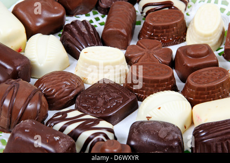 Auswahl an dunklen, weiße und belgischer Schokolade Milch. Stockfoto