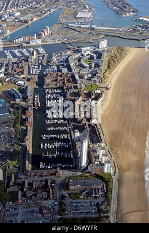 Luftaufnahme von Swansea mit Marina und Strand Stockfoto