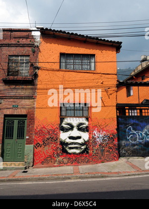 Street-Art-Wandbild auf Seite des Gebäudes in Bogota, Kolumbien. Stockfoto