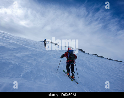 Ein windiger Morgen Skitouren auf den Gran Paradiso Stockfoto