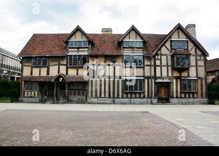 Der Haupteingang des Shakespeares Geburtsort. 16. Jahrhundert historischen Haus in Henley Street. Stockfoto